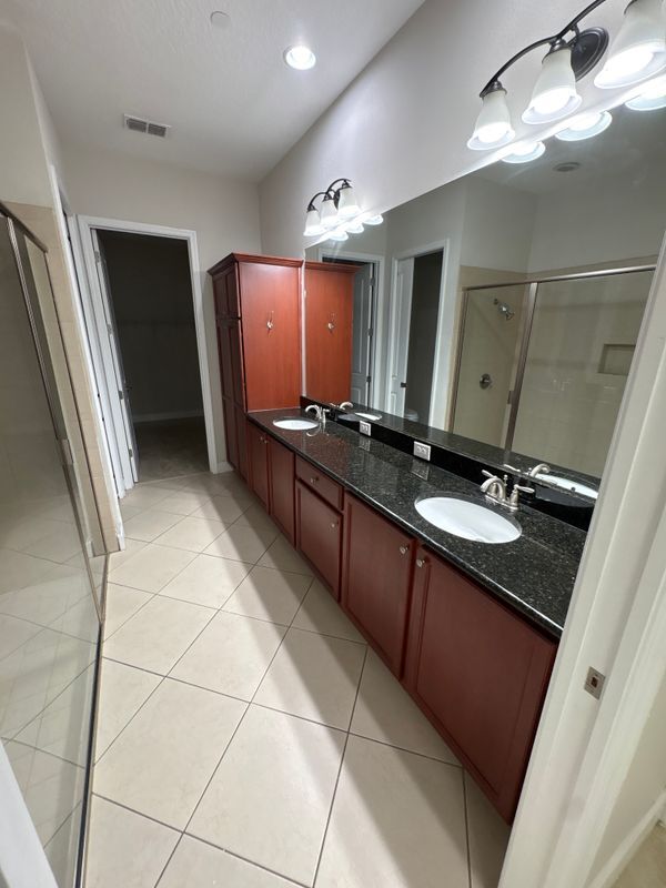 Building Photo - 13775 Benavente Ave