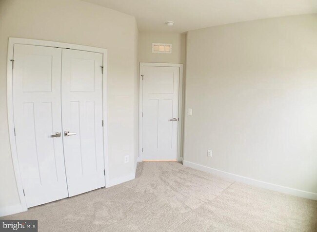 Building Photo - 11380 Willow Green Cir