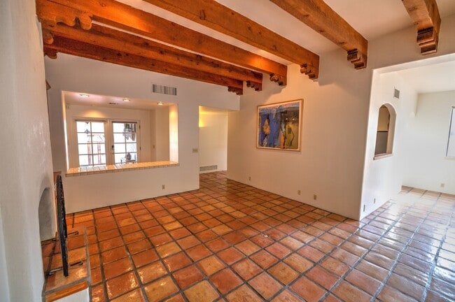 Building Photo - Single Story Foothills Home with Brand New Carpet in all Bedrooms!