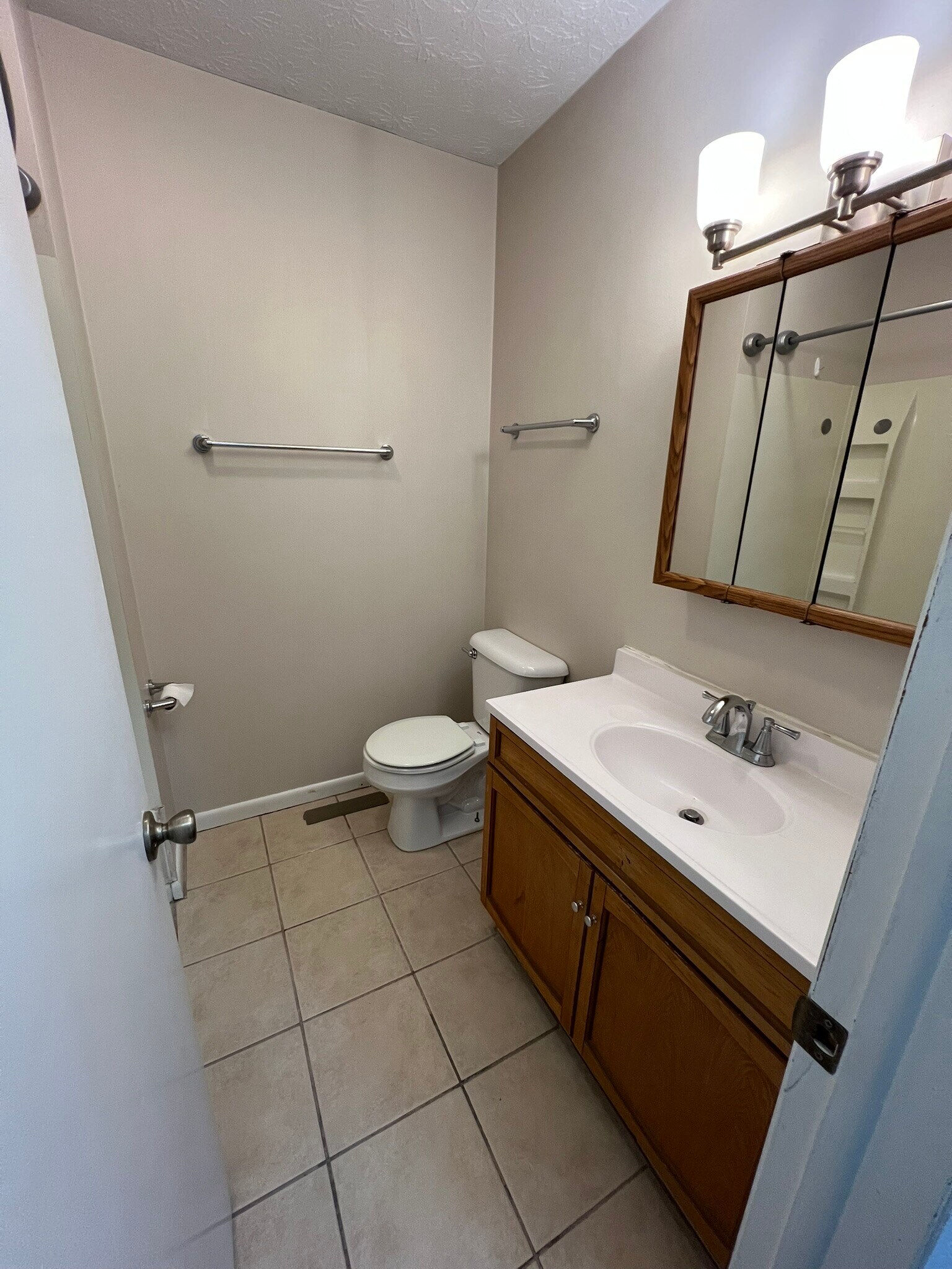 Building Photo - 157 Hickory Ln