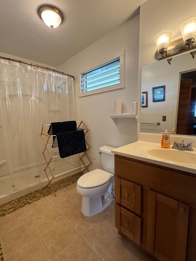 Building Photo - Newly Renovated - 1BDRM/1BATH