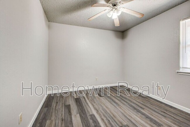 Building Photo - 1713 Hillcrest Dr