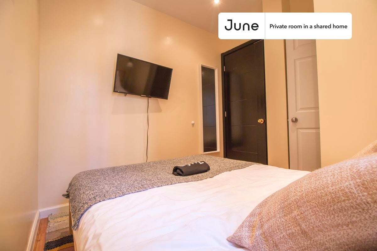 Building Photo - Room in Shared 4 bed/2 bath home in Upper West Side