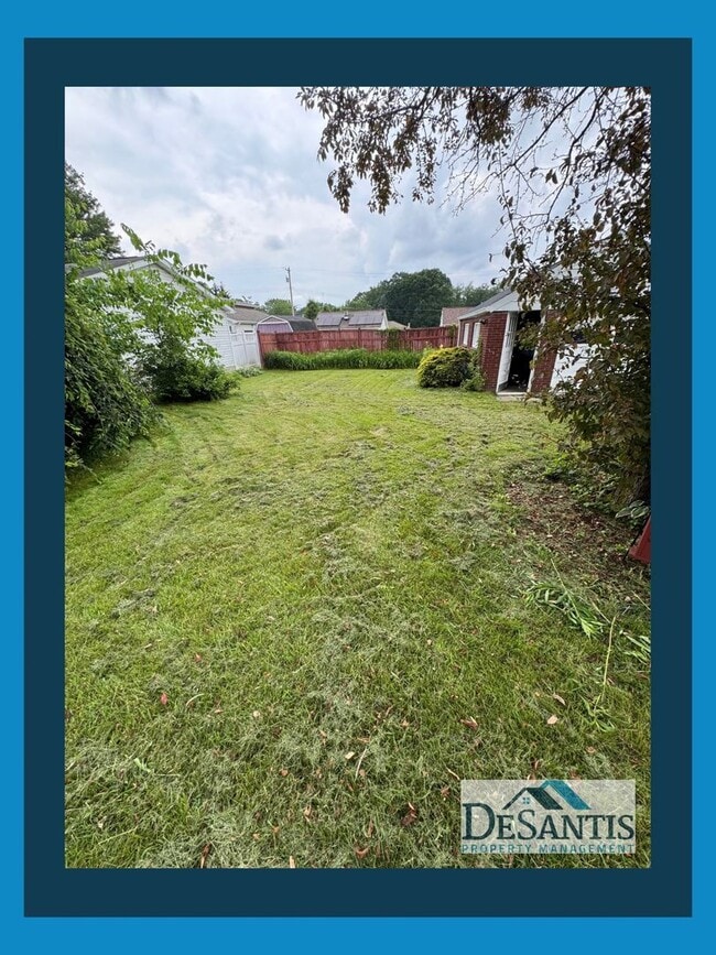 Building Photo - Charming 2-Bedroom Home with Private Backy...
