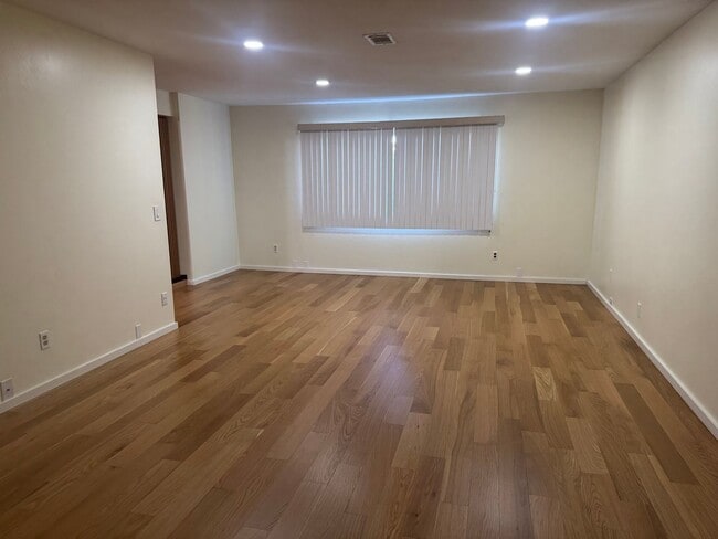 Building Photo - 519 San Remo St