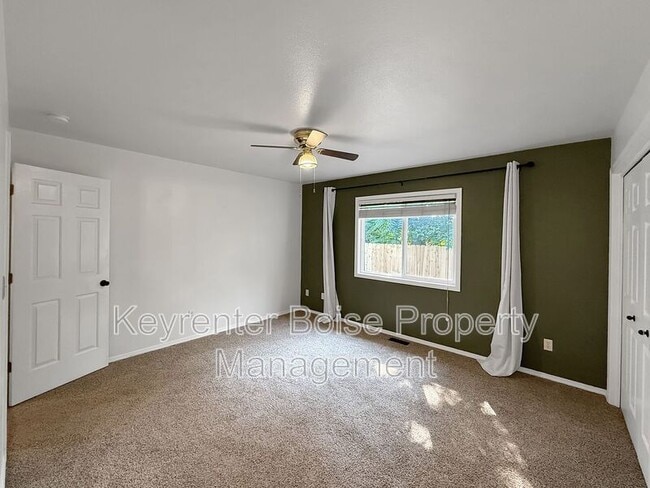 Building Photo - 105 N Chaparal St