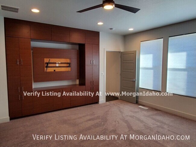 Building Photo - 6518 N Fairborn Ave