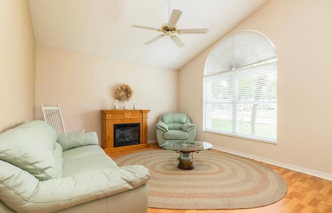 Building Photo - 3 Bedroom available in Daytona Beach