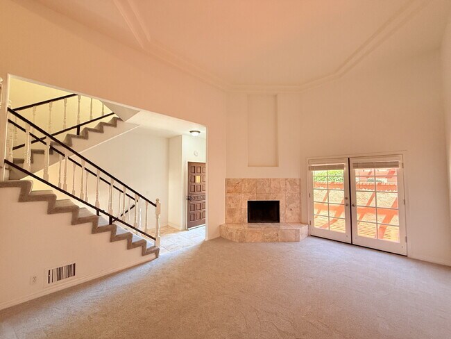 Building Photo - Spacious Carlsbad Townhouse: 2BR/2.5BA inc...