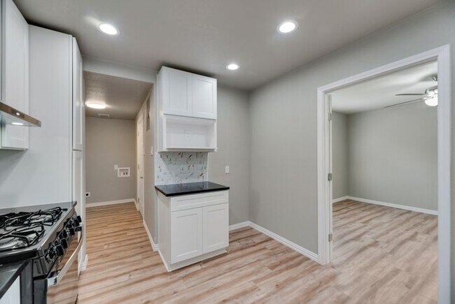 Building Photo - Recently Renovated Property in Hurst