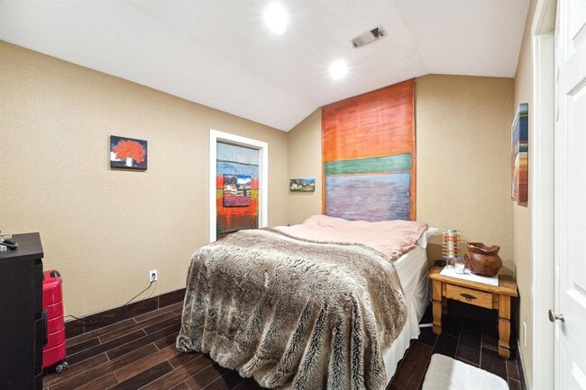 Building Photo - 410 Isles End Rd