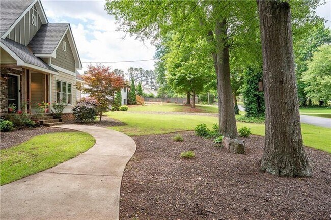 Building Photo - 2356 Pinkney Dr