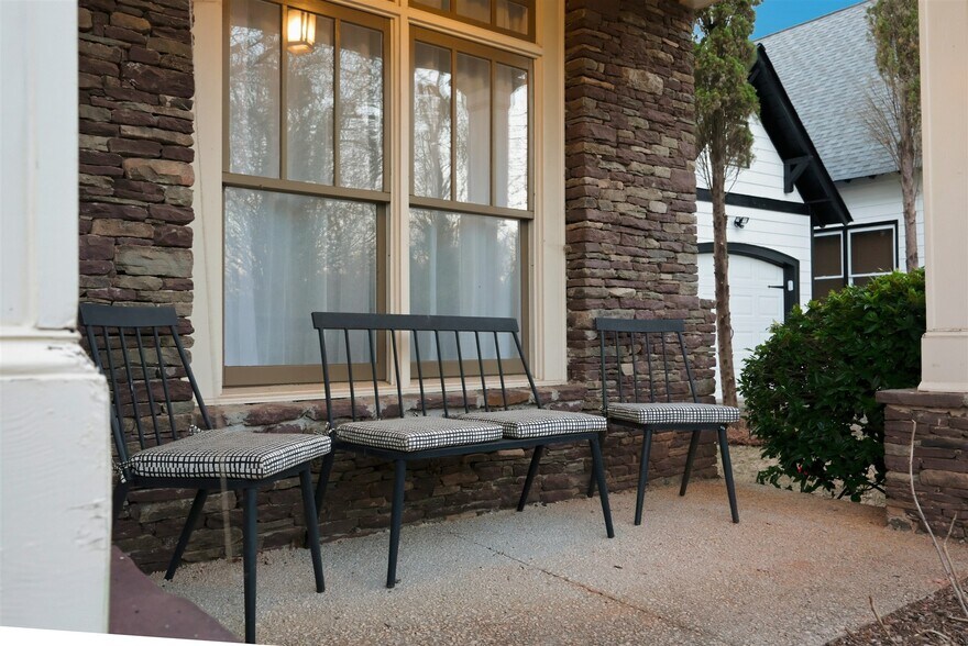 Building Photo - 2555 Hazel Dr SE