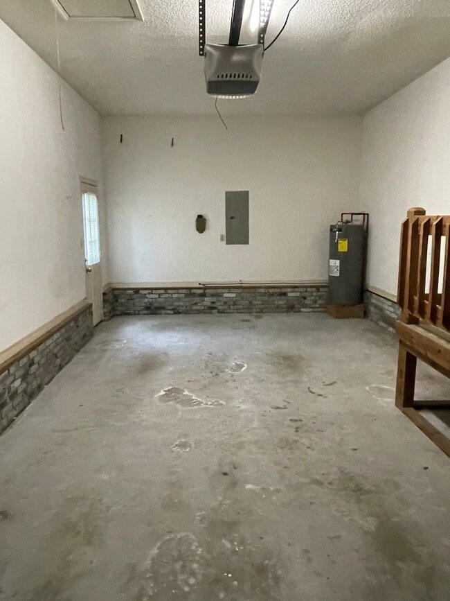 Building Photo - 2 Bedroom 2 Bath  with Flex Room, located in Saltaire Village