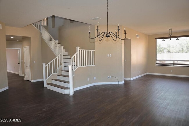 Building Photo - 562 N Danielson Way