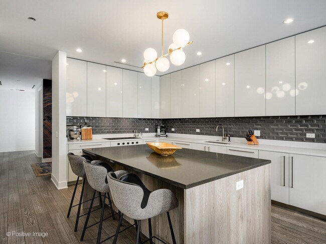 Building Photo - 403 N Wabash Ave