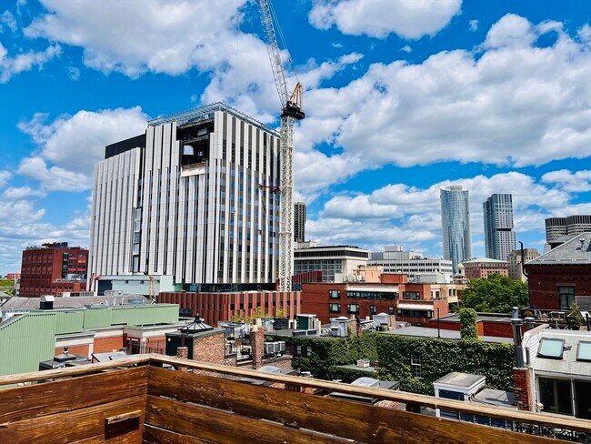 Building Photo - 59 Phillips St