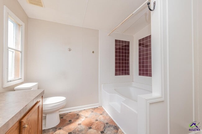 Building Photo - 137 Shamrock Cir