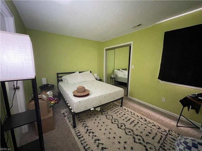 Building Photo - 2 Bedroom Chesapeake Bay Area Condo