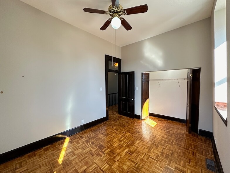 Building Photo - 320 S Ashland Ave