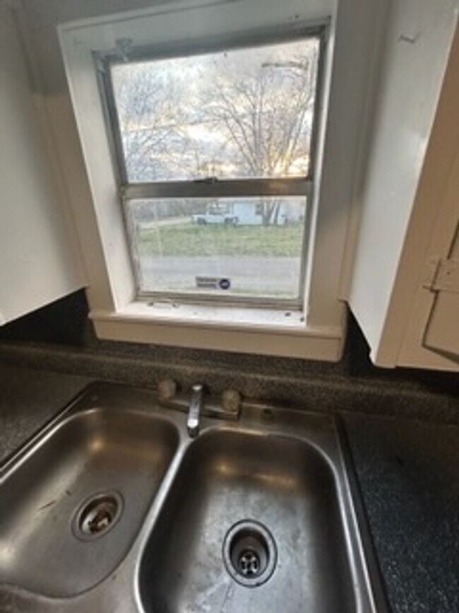 Building Photo - 350 W Waco Ave