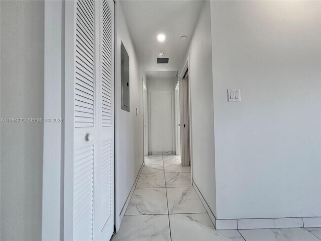 Building Photo - 836 SW 2nd St