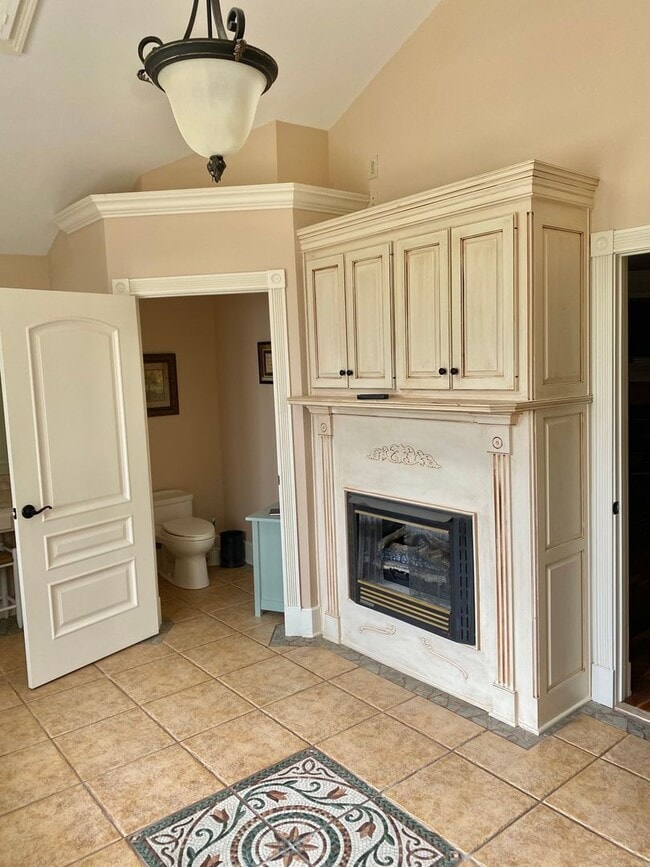 Building Photo - 1407 Camellia Dr