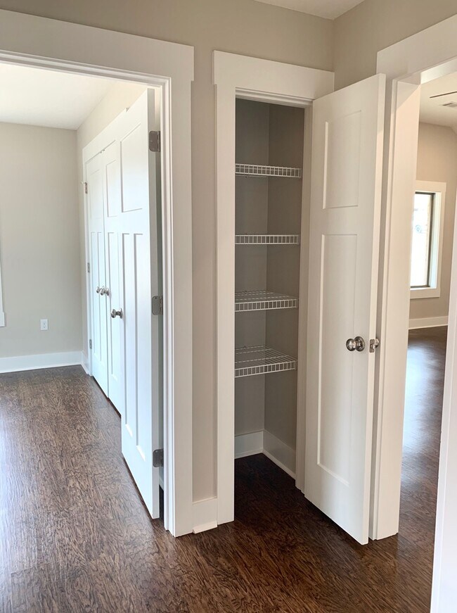 Building Photo - 312 Wolf Den Dr
