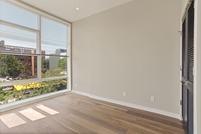 Building Photo - Available Now! Recent build! Professionally Managed// 2 bedroom 2 bathroom Luxury Condo// Petworth!