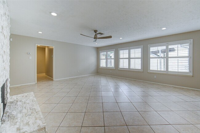 Building Photo - 11830 Oak Meadow Dr