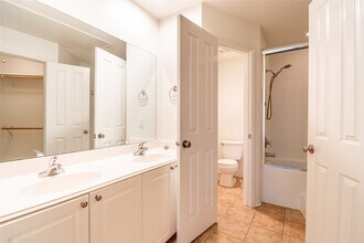 Building Photo - 16 Scarlet Woods Ct
