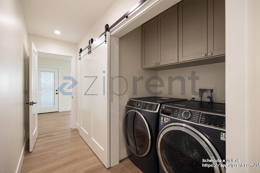 Building Photo - 5002 Plainview Rd