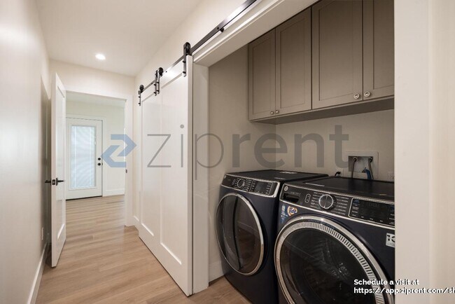 Building Photo - 5002 Plainview Rd