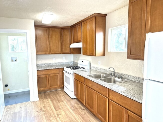 Primary Photo - Charming, Humble Yet Inviting 2 Beds 1 Bath Home For Rent!-