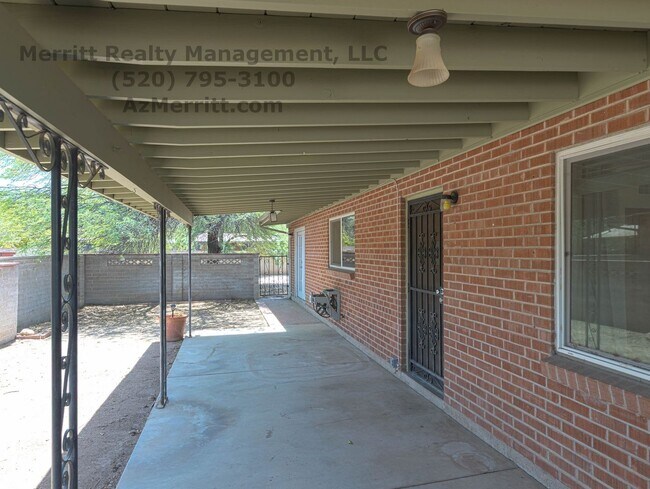 Building Photo - Spacious 3-Bedroom, 2-Bathroom Home Near U of A and Banner Health