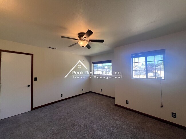 Building Photo - 5546 Cranbrook Way