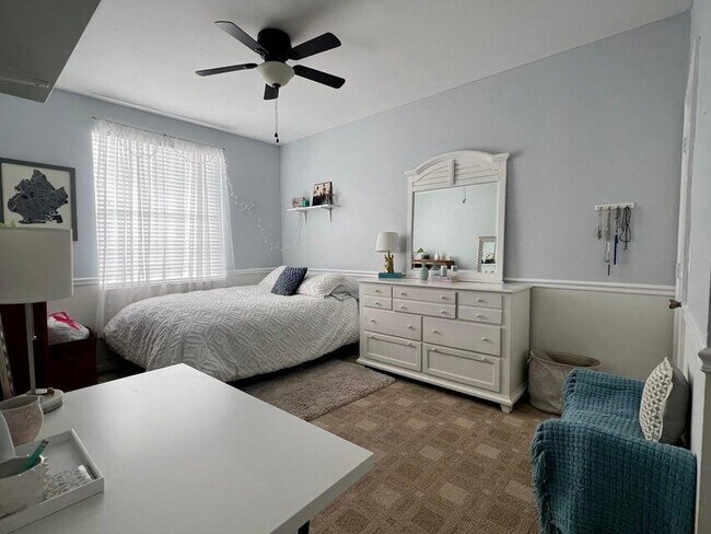 Building Photo - 2060 Greenview Shores Blvd