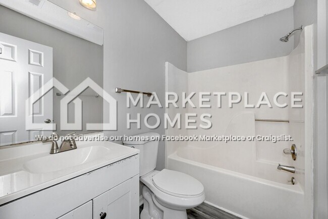 Building Photo - 15120 Balsam Dr SE