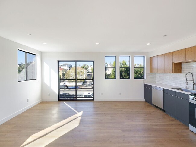 Building Photo - 1856 Redondo Blvd