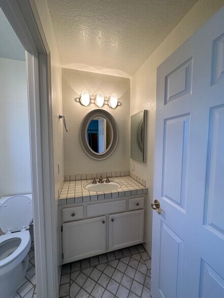 2nd Floor Bath - 500 Garfield Ave