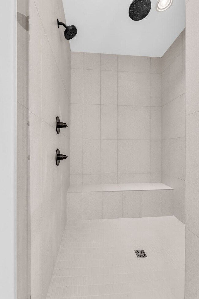 Building Photo - Amazing New Construction in North Nashville!