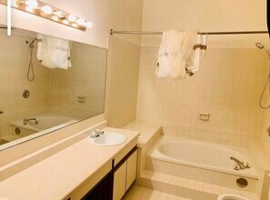 Building Photo - 345 Pembroke Ct