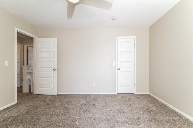 Building Photo - 1102 Swan Lake Rd