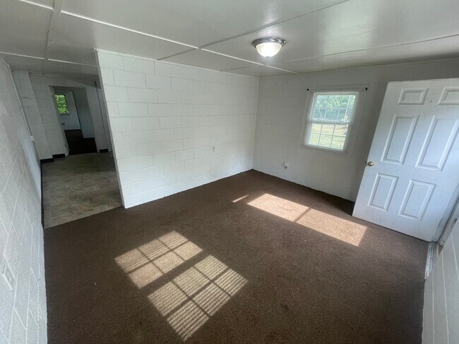 Building Photo - Duplex for rent! 2Bd 1Ba!