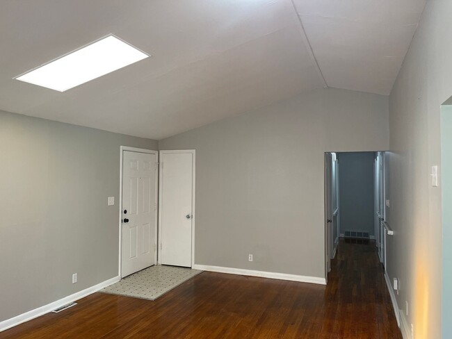 Building Photo - 3 Bed/1 Bath Home in South KC!