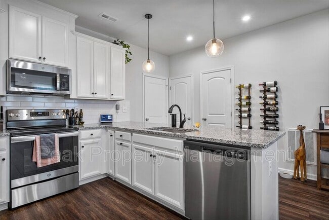 Building Photo - 8112 Wistar Creek Walk