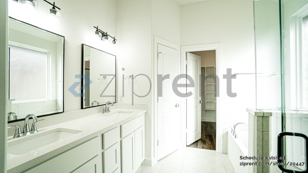 Building Photo - 631 Gould St