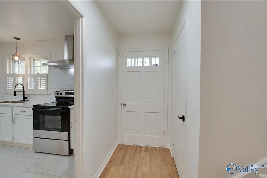 Entry Hall - 4701 Raton Blvd NW