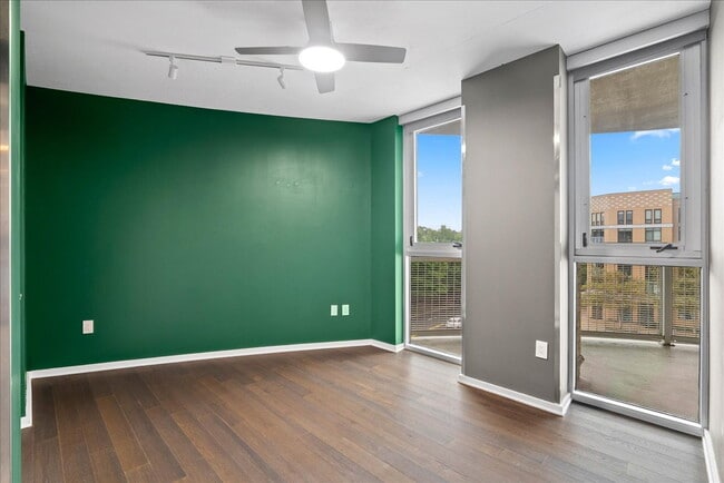Building Photo - Experience Luxury Living in the Heart of C...