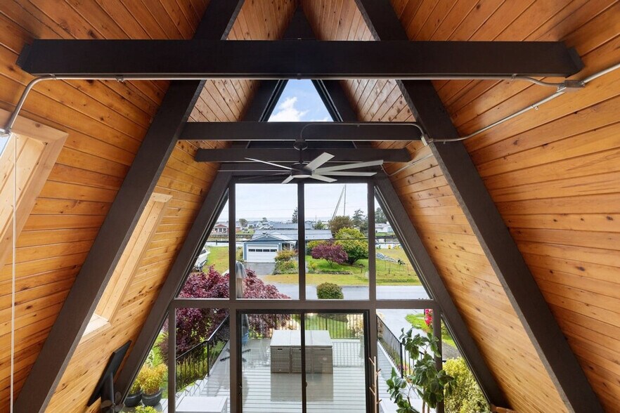Building Photo - 3679 S Shorewood Ave